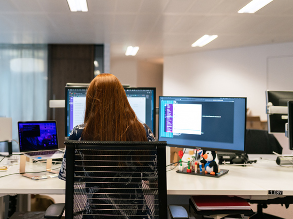 Stanowisko pracy programisty. Tworzenie aplikacji mobilnych flutter.